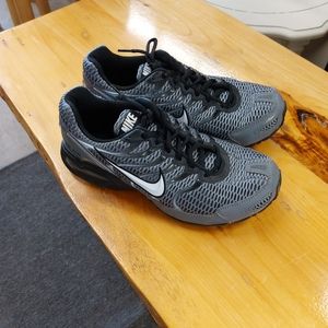 MEN'S NIKE SHOES 8.5